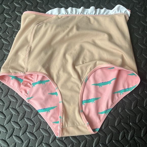 Bundle of kortni jeane swim bottoms - Picture 9 of 11